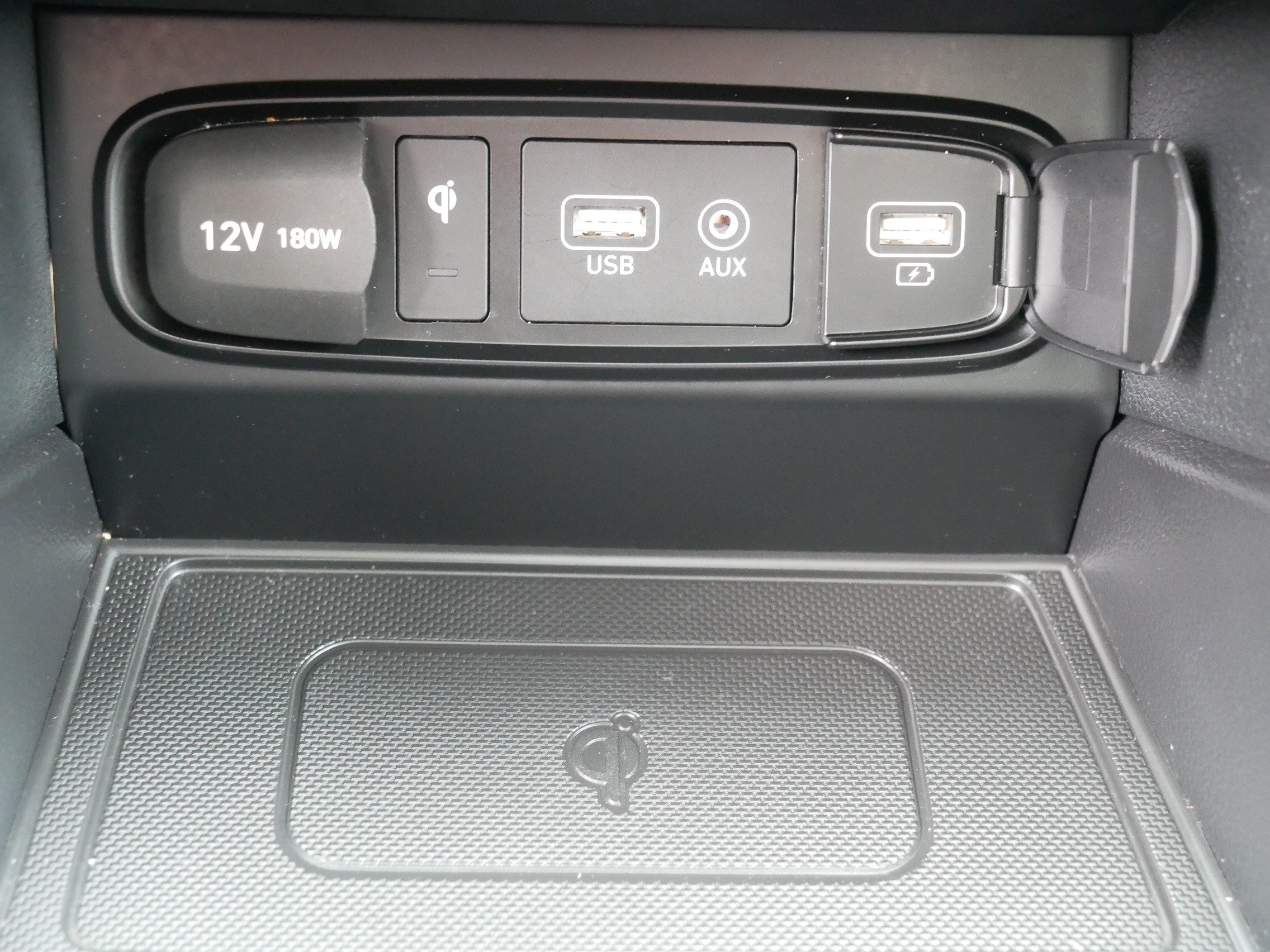 Used 2020 Hyundai Santa Fe Limited AWD/4WD image 32
