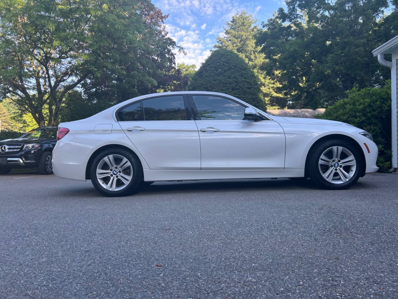Used 2018 BMW 330i xDrive Sedan w/ Premium Package AWD/4WD image 3