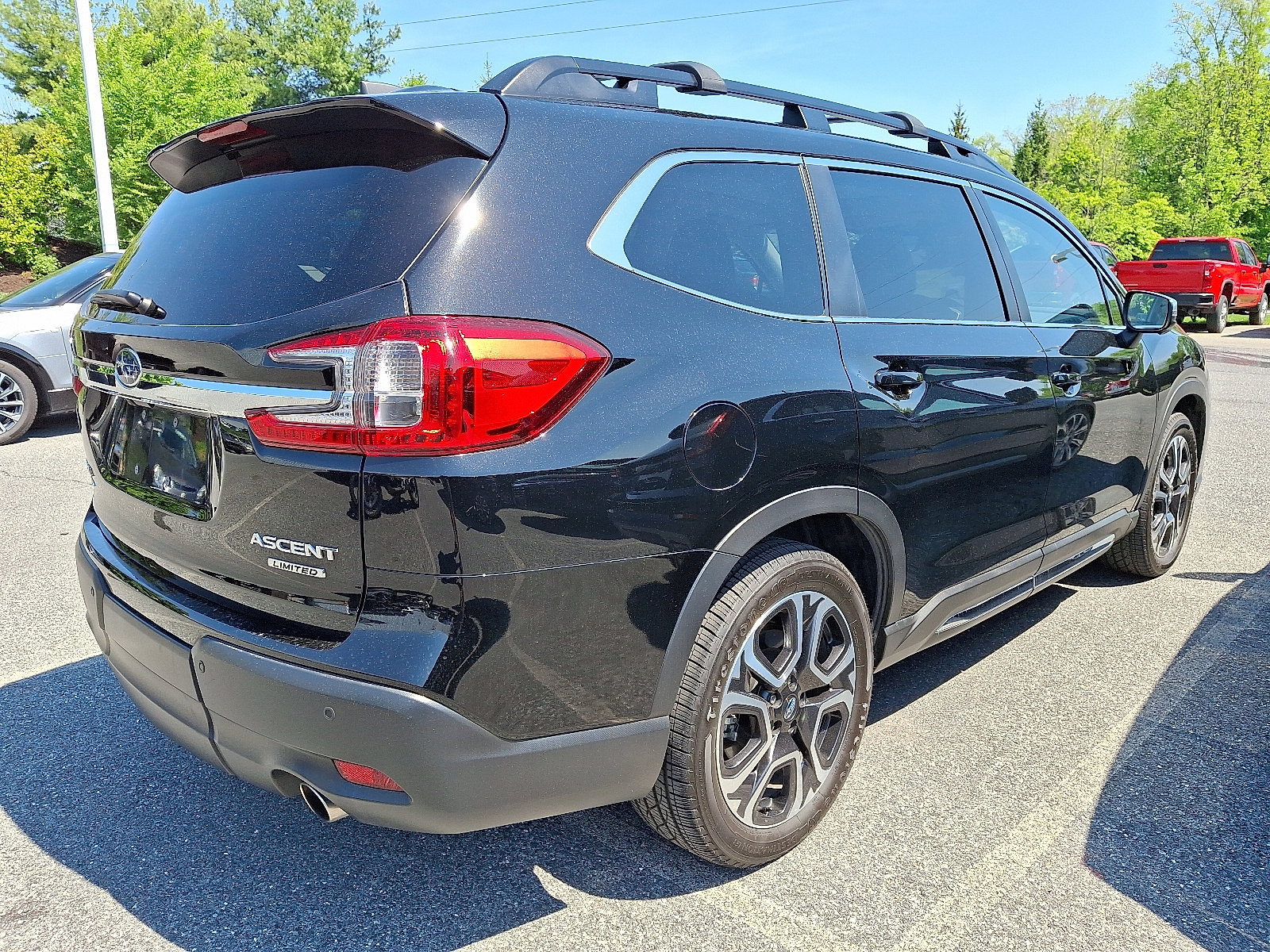 Used 2023 Subaru Ascent Limited w/ Technology Package AWD/4WD image 7