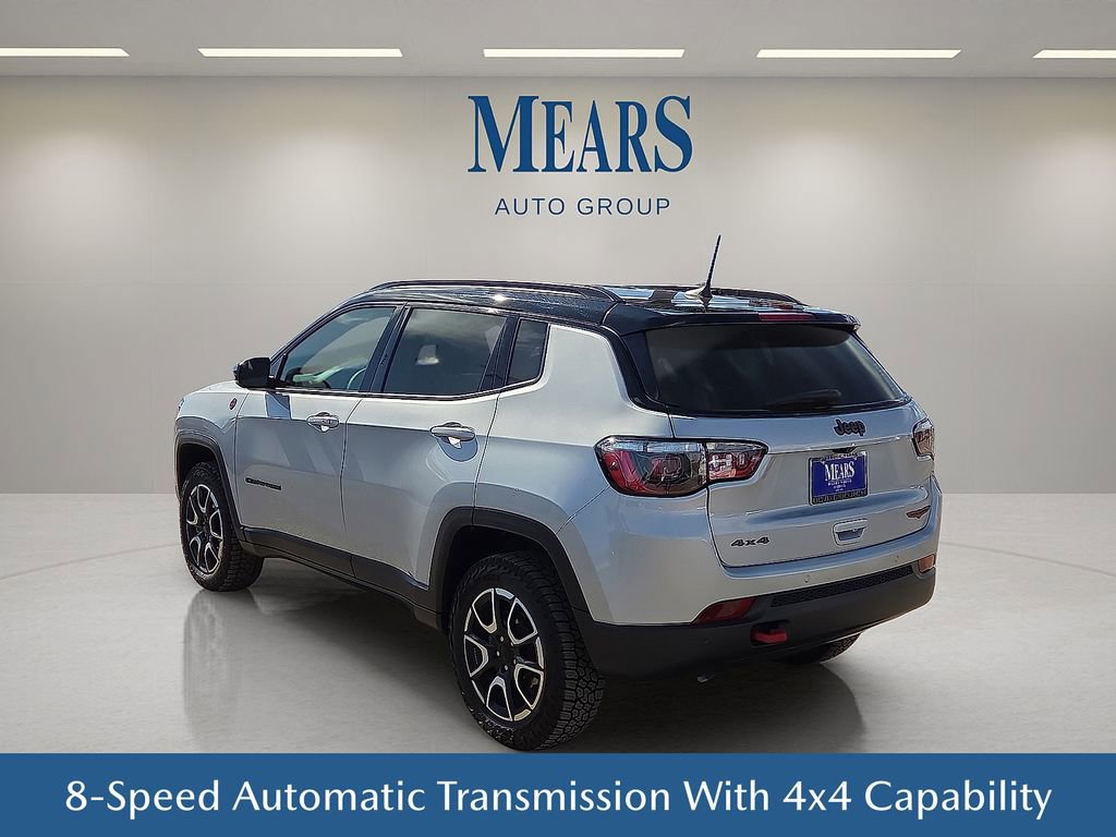 Used 2024 Jeep Compass Trailhawk image 4