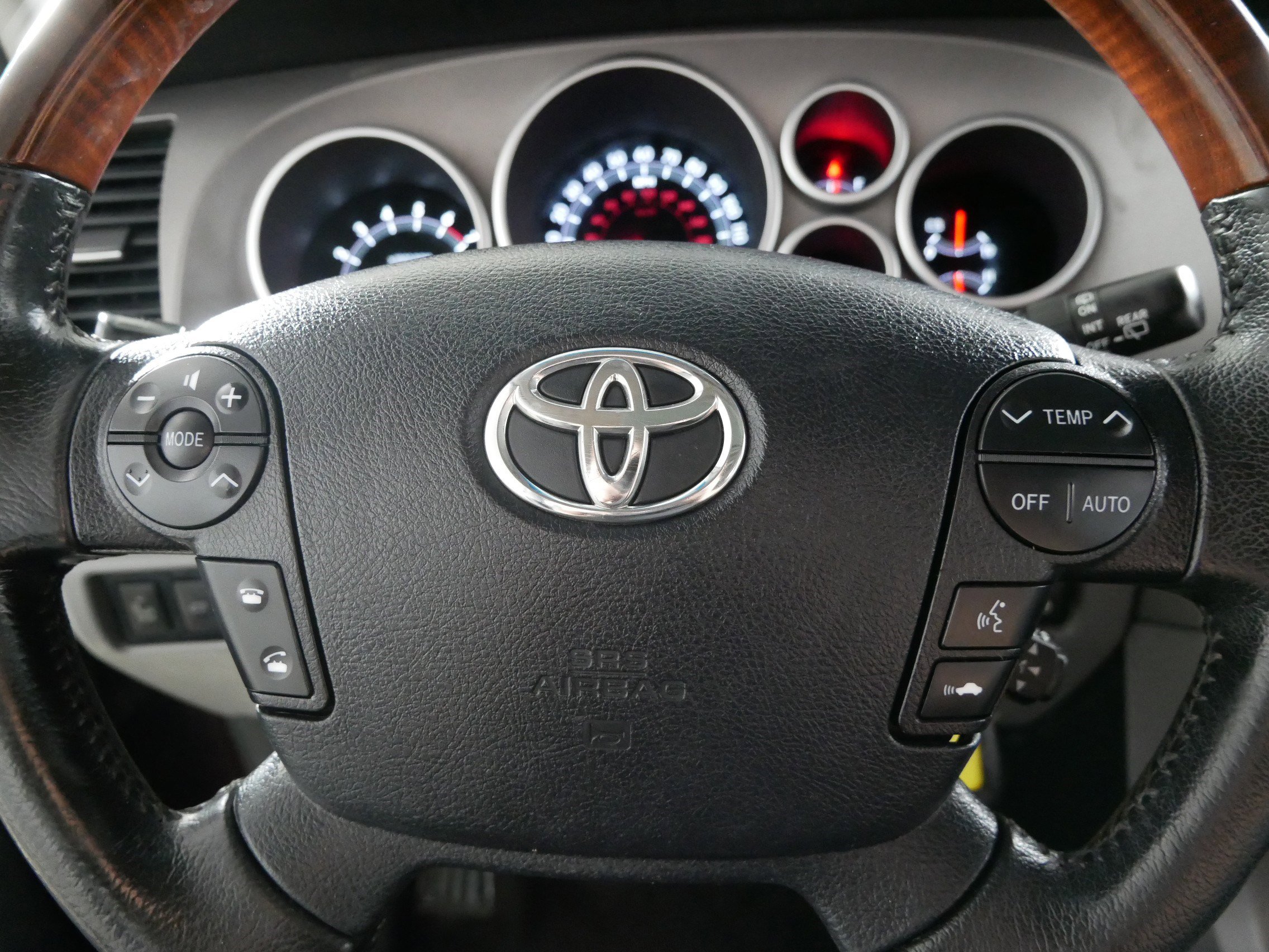 Used 2012 Toyota Sequoia Platinum image 25