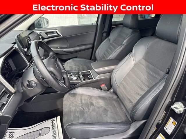 Used 2025 Mitsubishi Outlander SE image 10