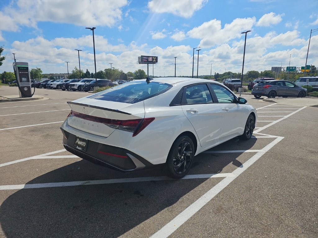 New 2026 Hyundai Elantra SEL Sport FWD image 5