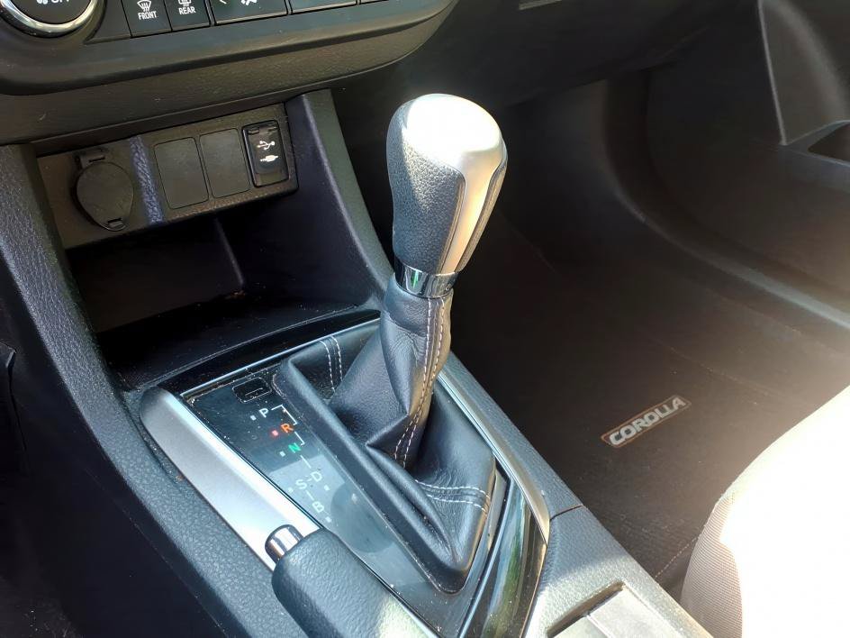 Used 2016 Toyota Corolla LE FWD image 19