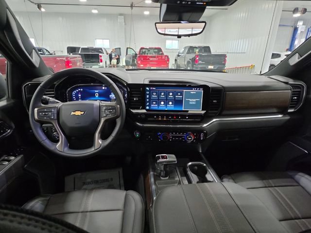 Used 2023 Chevrolet Silverado 1500 High Country w/ High Country Premium Package AWD/4WD image 9