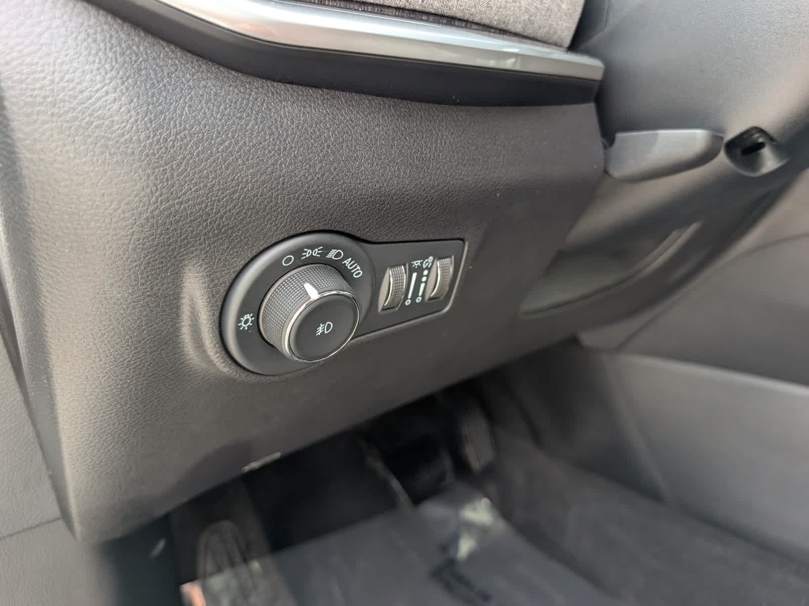 Used 2022 Jeep Compass Latitude w/ Sun and Sound Group AWD/4WD image 22