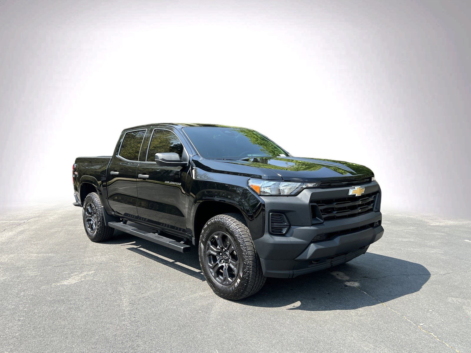 Used 2025 Chevrolet Colorado W/T w/ Advanced Trailering Package image 2