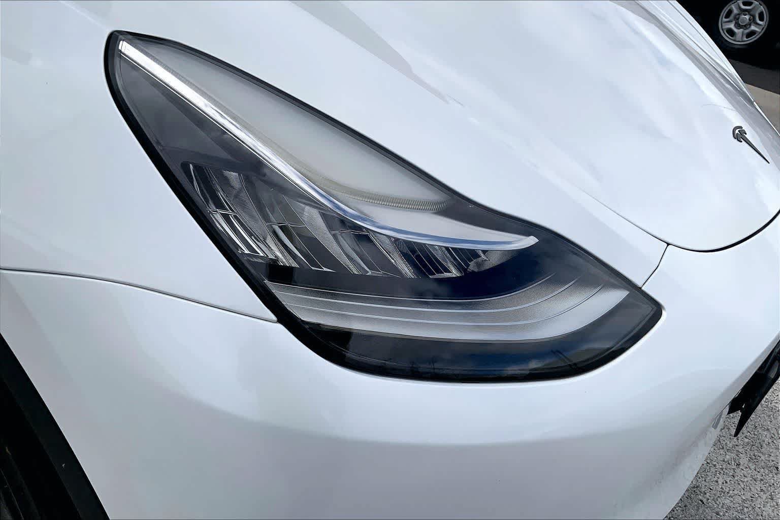 Used 2022 Tesla Model Y Long Range AWD/4WD image 31