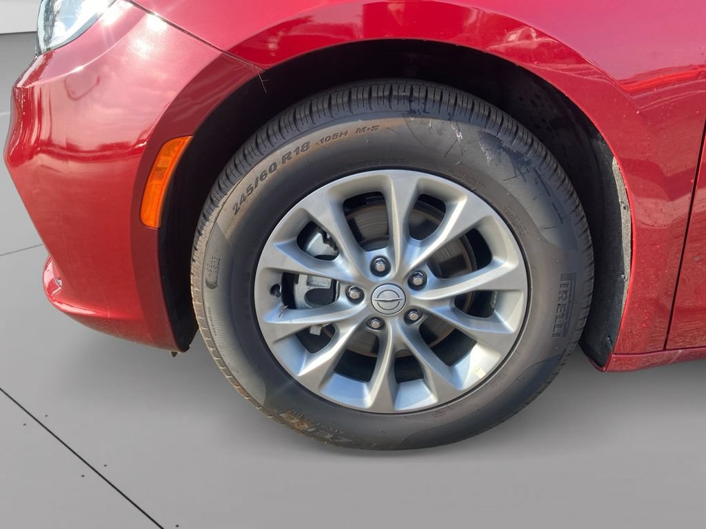 Used 2026 Chrysler Pacifica Limited FWD image 30