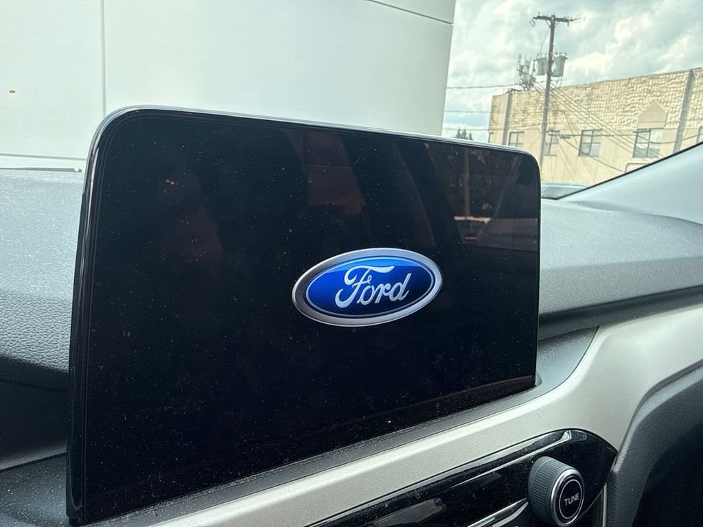 Used 2022 Ford Escape SE w/ Cold Weather Package AWD/4WD image 11
