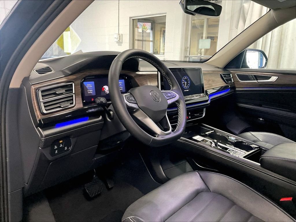 Used 2025 Volkswagen Atlas SEL AWD/4WD image 8