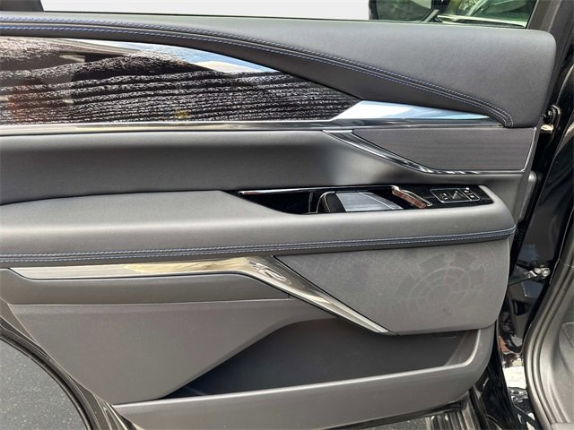 New 2025 Cadillac Escalade IQ Luxury 1 w/ Smart Trailering package image 12