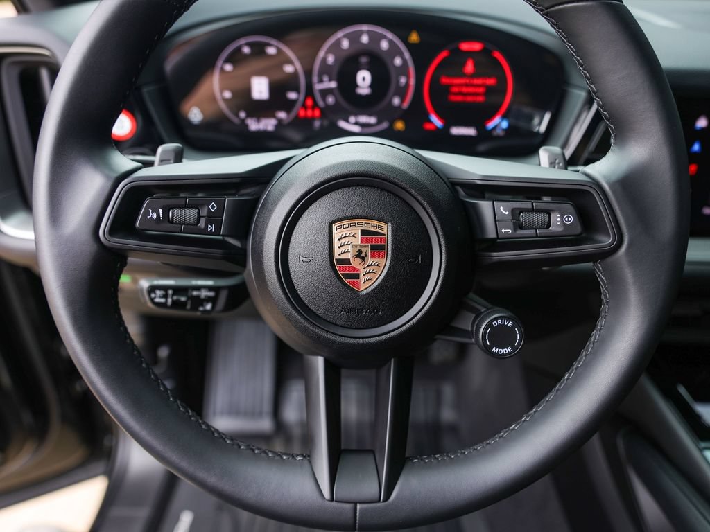 Certified 2025 Porsche Cayenne AWD/4WD image 18