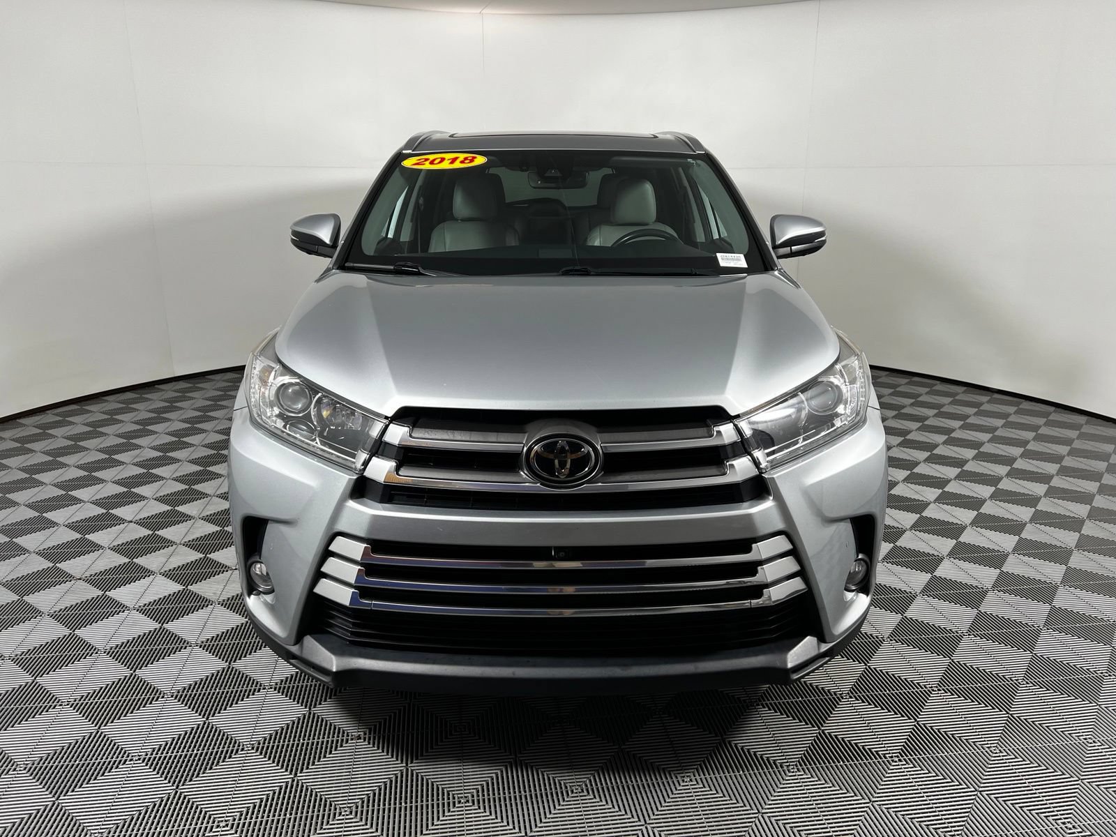 Used 2018 Toyota Highlander Limited Platinum AWD/4WD image 2
