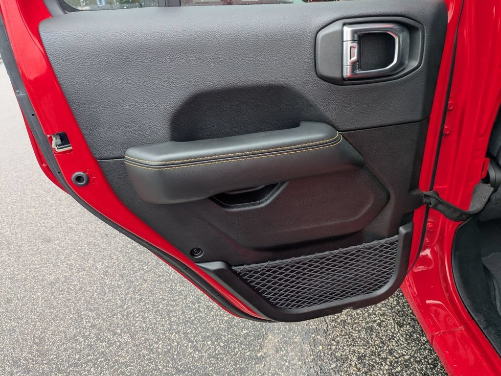 Used 2025 Jeep Wrangler Unlimited Sahara w/ Safety Group AWD/4WD image 23
