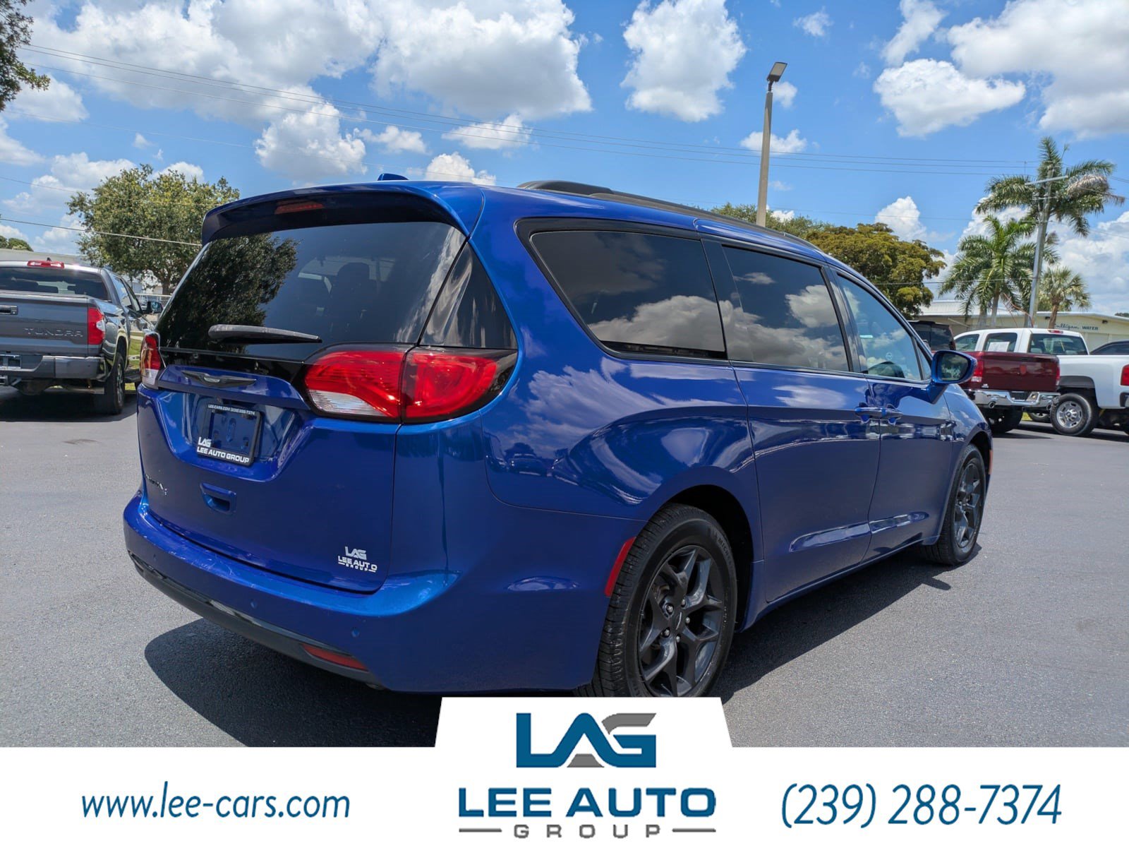Used 2018 Chrysler Pacifica Touring-L w/ Premium Audio Group FWD image 3