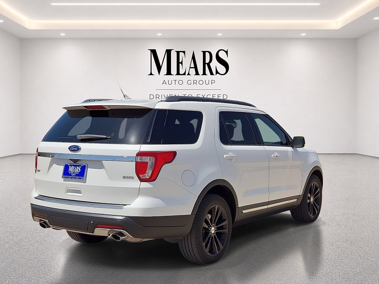 Used 2018 Ford Explorer XLT w/ Equipment Group 202A AWD/4WD image 5