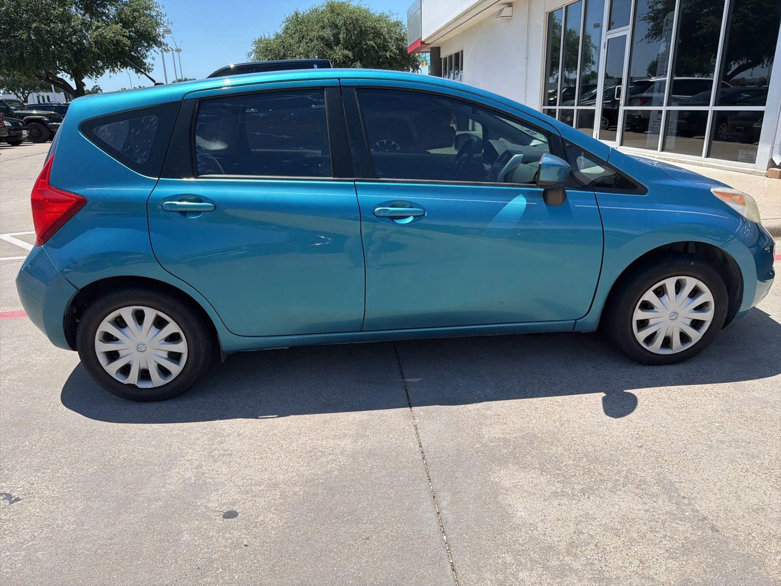 Used 2015 Nissan Versa Note SV FWD image 3
