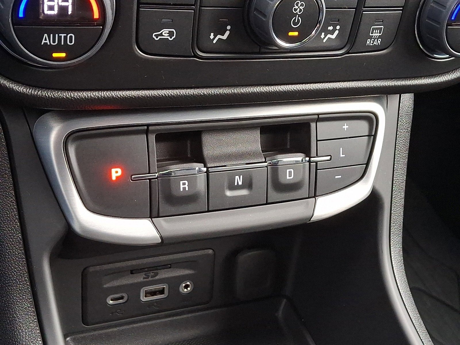 Used 2024 GMC Terrain SLT w/ Infotainment Package II image 14