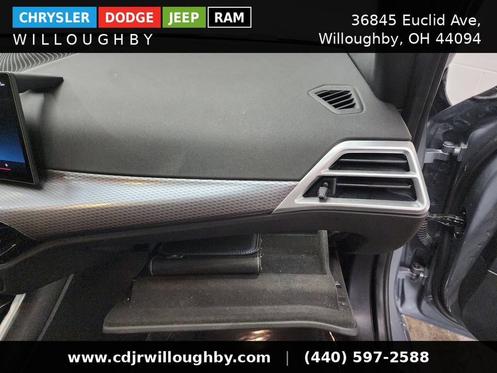 Used 2025 BMW 330i xDrive Sedan w/ Convenience Package AWD/4WD image 38