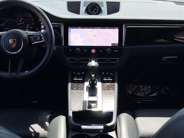 Used 2024 Porsche Macan AWD/4WD image 20