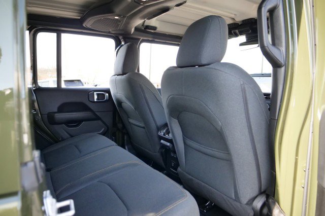 Used 2024 Jeep Wrangler Unlimited Sahara w/ Technology Group image 34