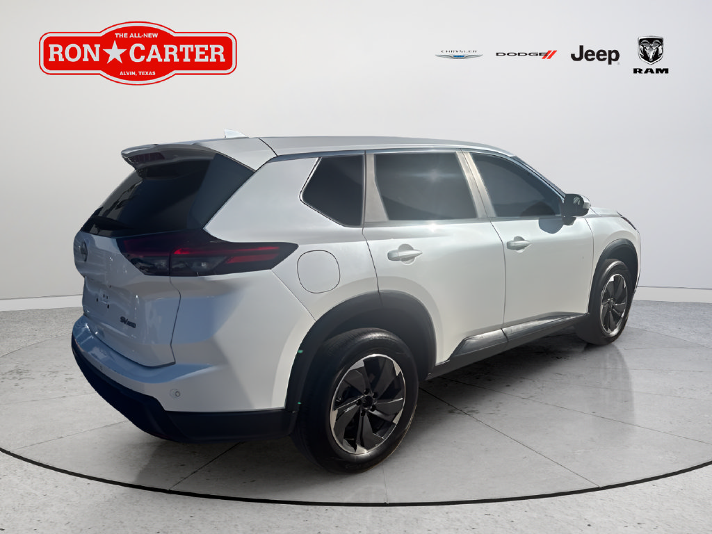 Used 2024 Nissan Rogue SV AWD/4WD image 4