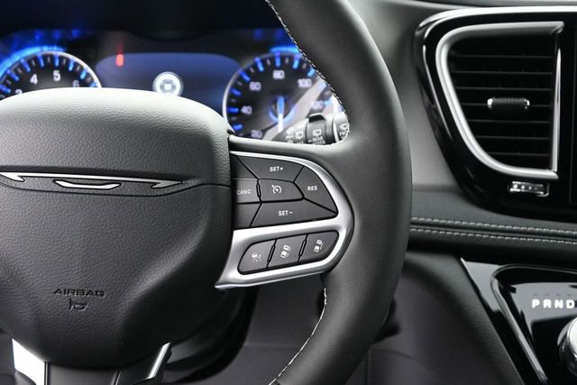 New 2027 Chrysler Pacifica Select FWD image 29