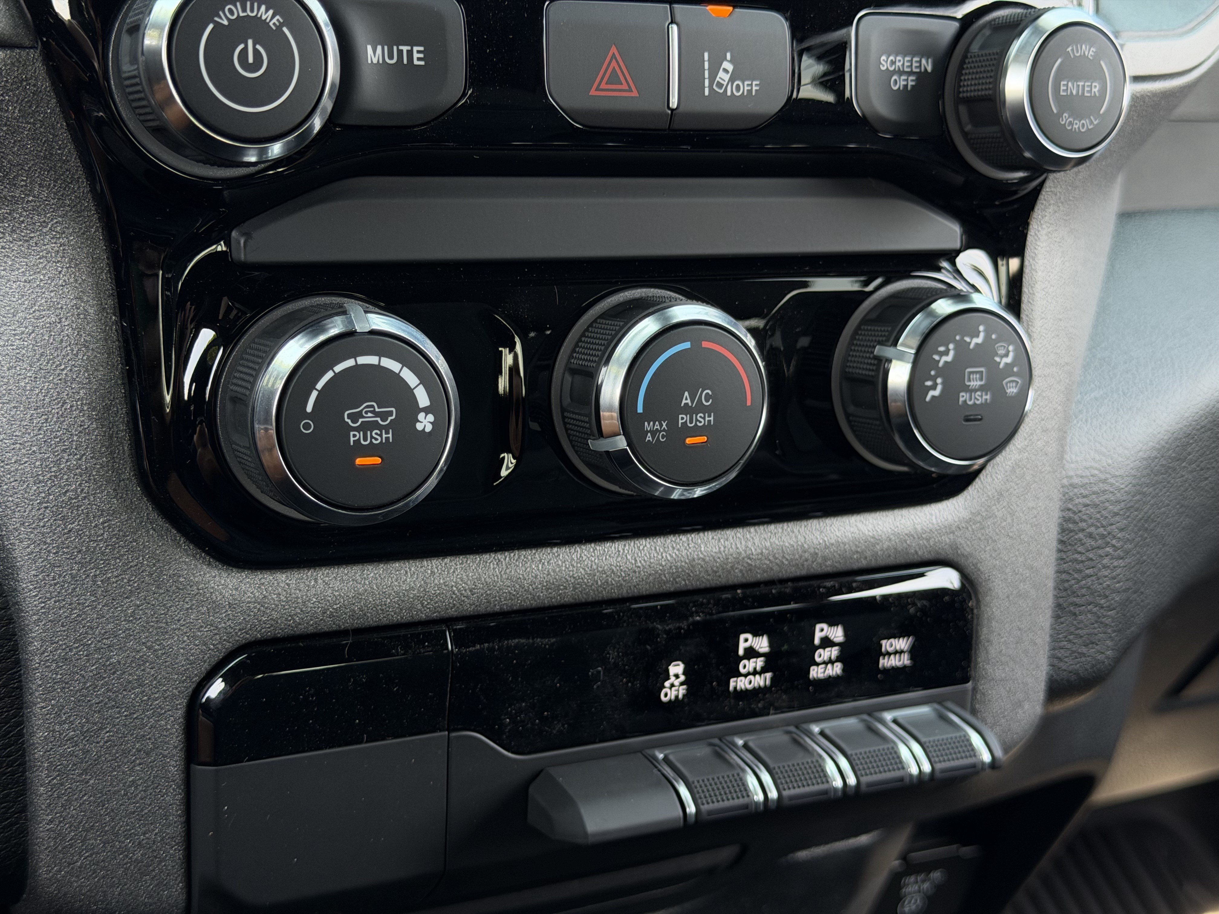 New 2026 RAM 1500 Warlock AWD/4WD image 27
