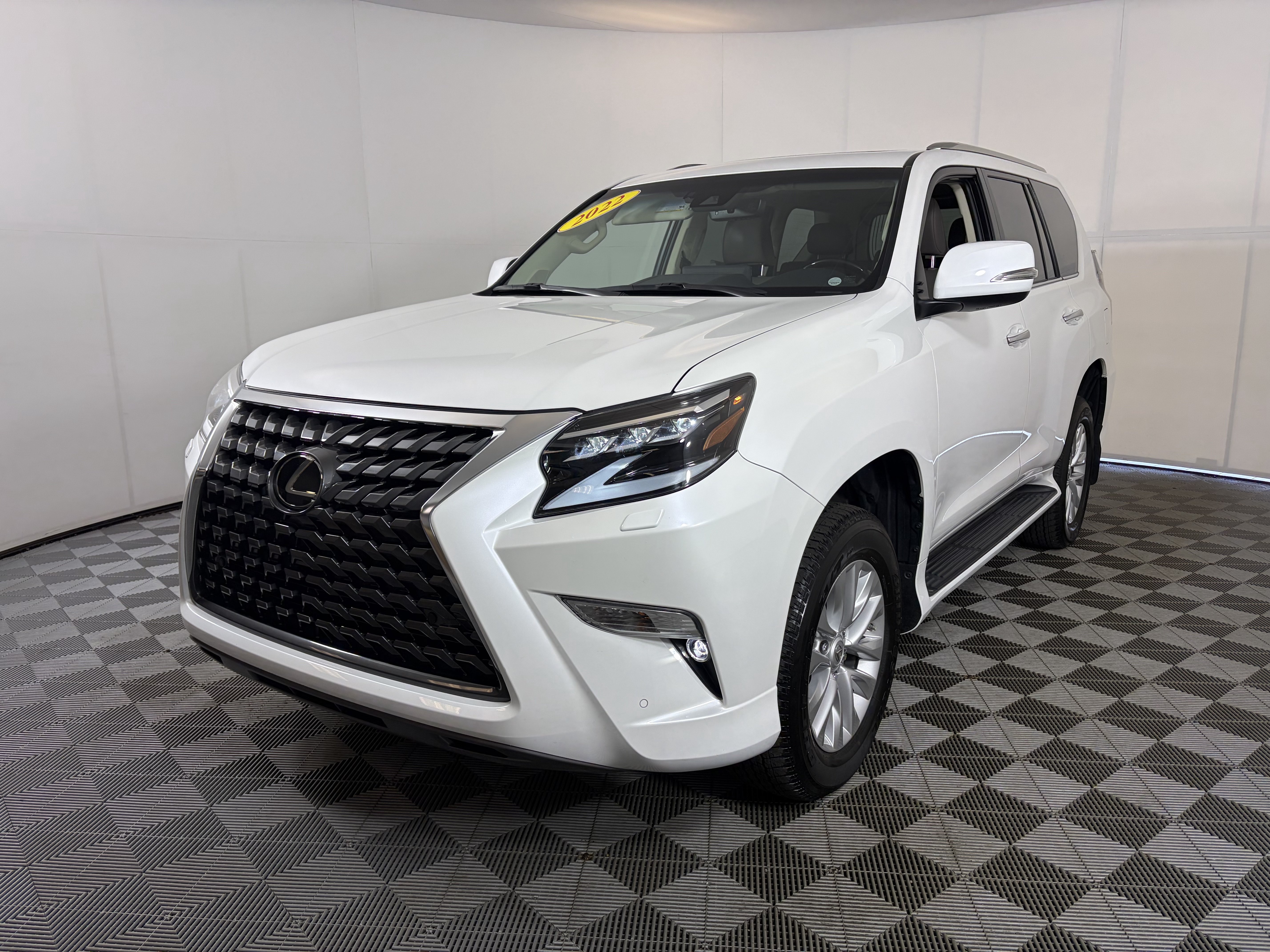 Used 2022 Lexus GX 460 Premium w/ Premium Package AWD/4WD image 2