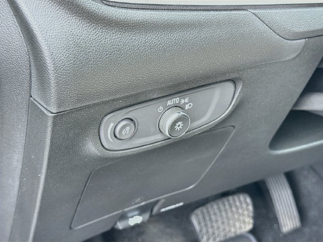 Used 2025 Buick Encore GX Avenir AWD/4WD image 13