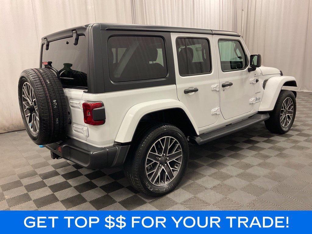 Used 2023 Jeep Wrangler Unlimited Sahara w/ Cold Weather Group AWD/4WD image 3