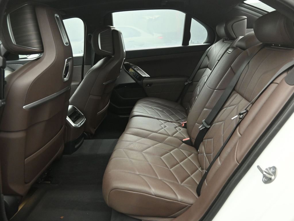 Used 2023 BMW 760i xDrive w/ Luxury Rear Seating Package image 22