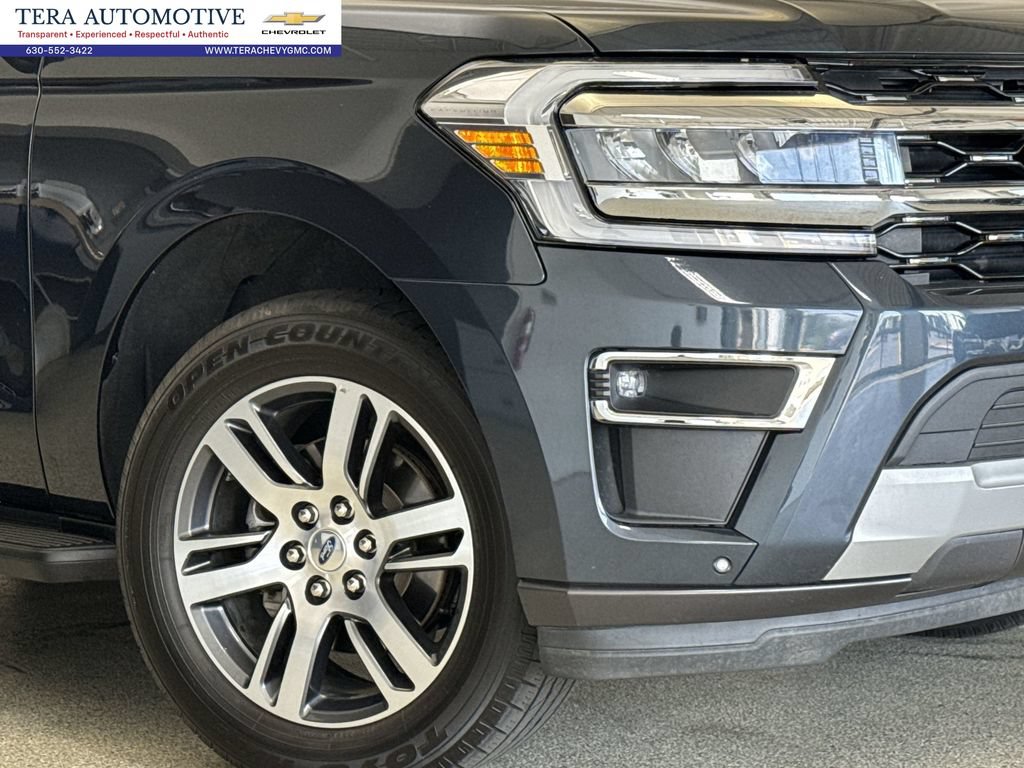 Used 2024 Ford Expedition Limited AWD/4WD image 3