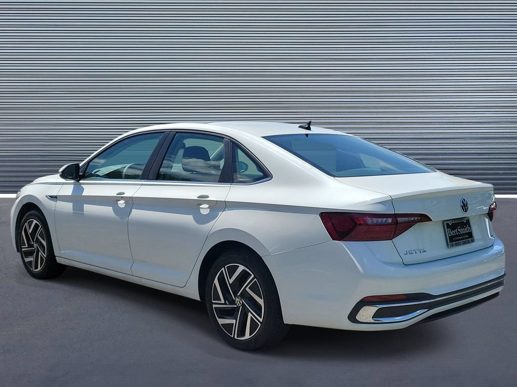 Used 2023 Volkswagen Jetta SEL FWD image 4