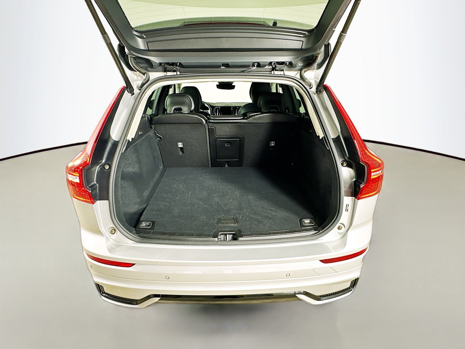 Certified 2025 Volvo XC60 B5 Core AWD/4WD image 39