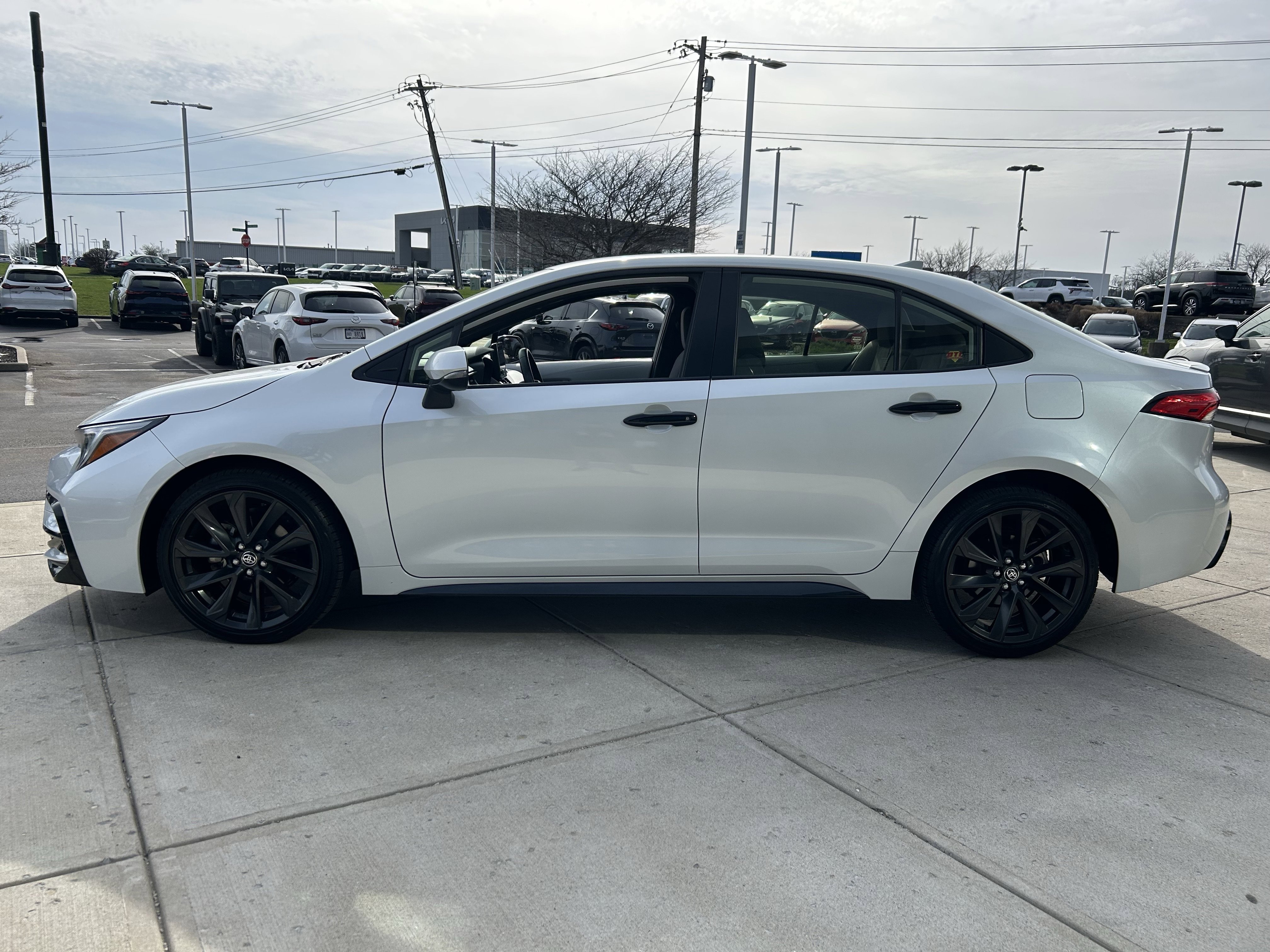 Used 2024 Toyota Corolla SE image 4