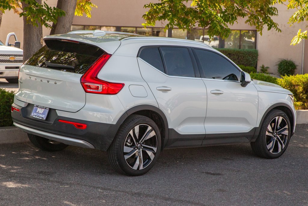 Used 2023 Volvo XC40 B4 Ultimate w/ Protection Package Premier image 5