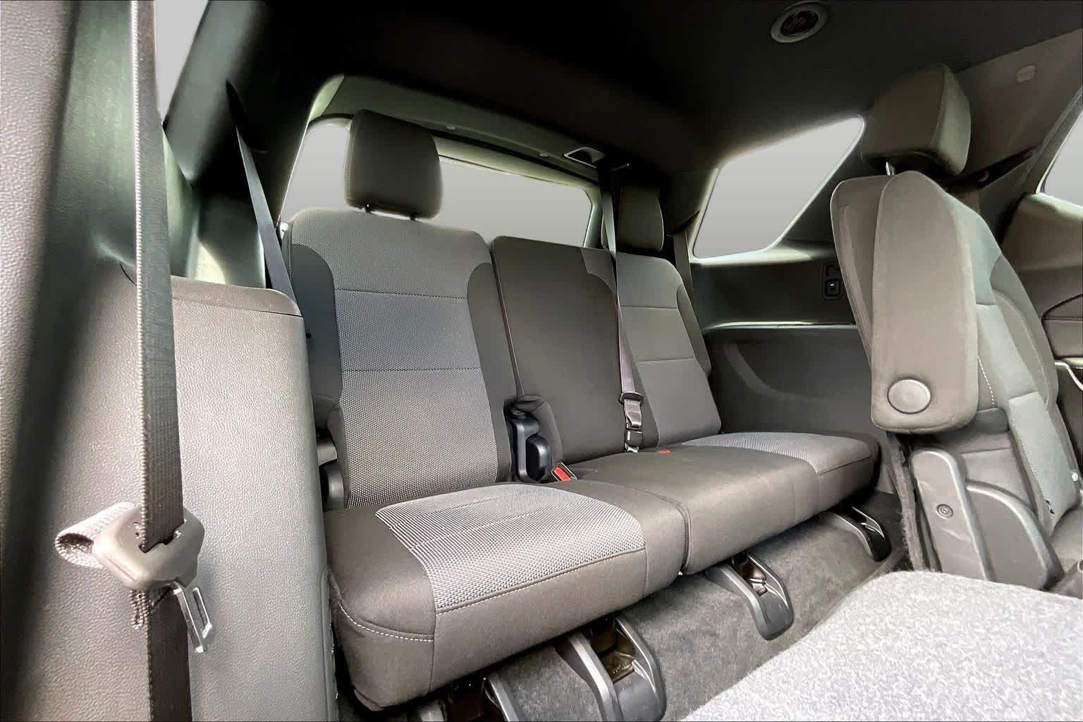 Used 2023 Chevrolet Traverse LT FWD image 27