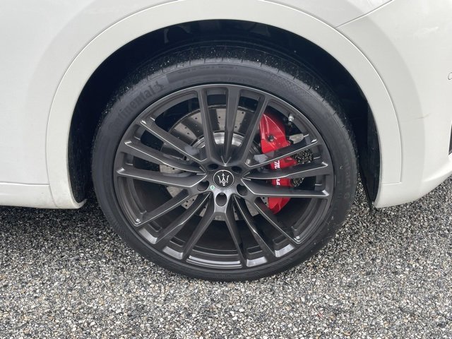 Used 2022 Maserati Levante Trofeo image 12