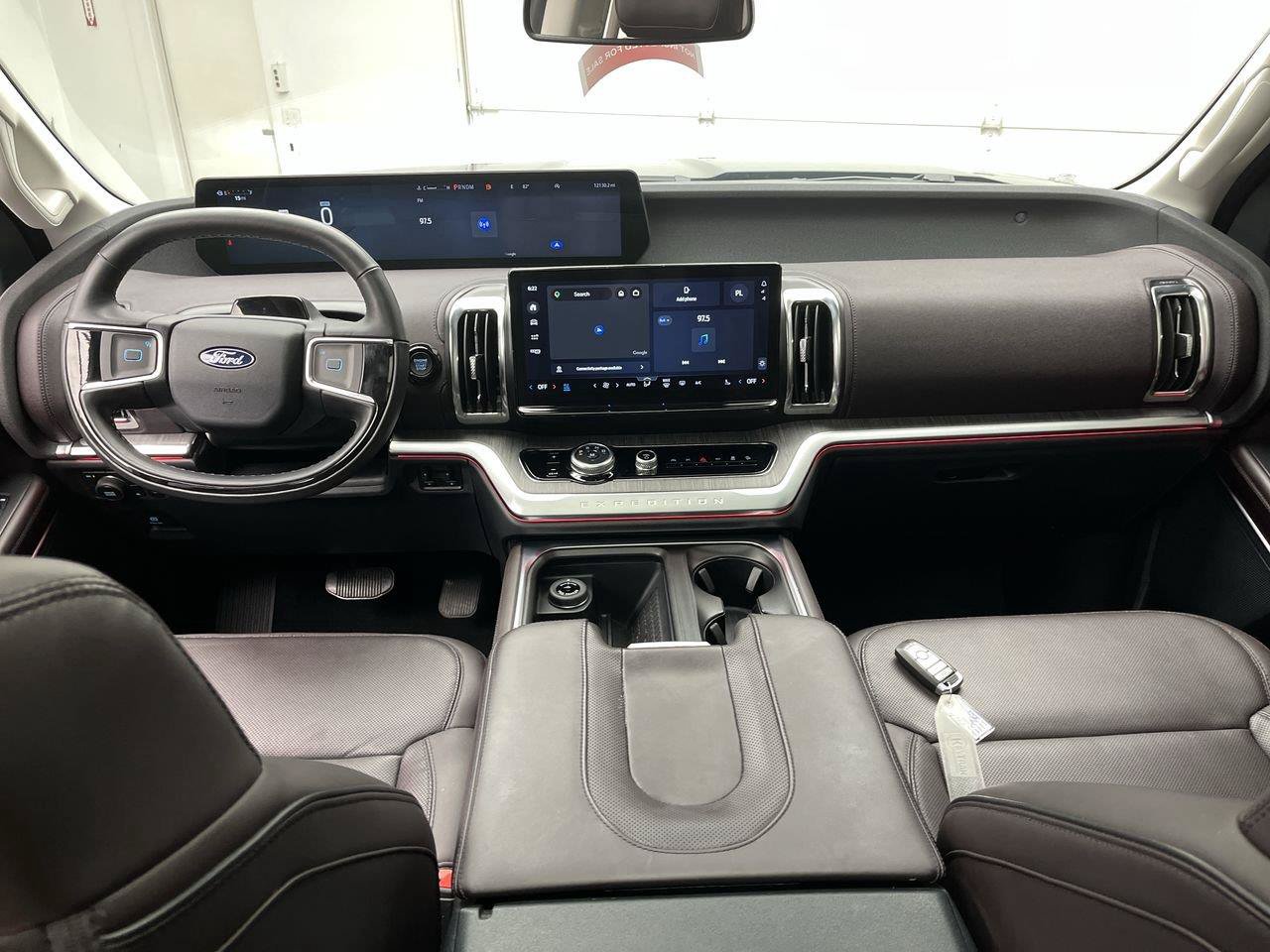 Certified 2025 Ford Expedition Max Platinum w/ Platinum Ultimate Package AWD/4WD image 4