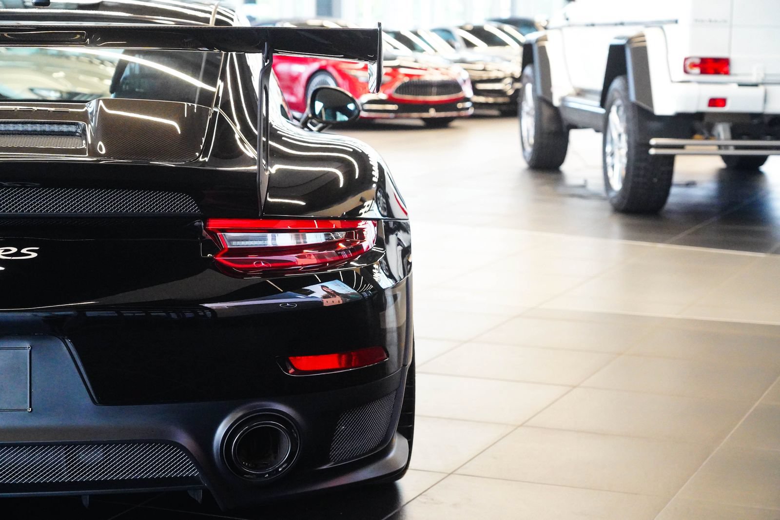 Used 2018 Porsche 911 GT2 RS w/ Weissach Package RWD image 13