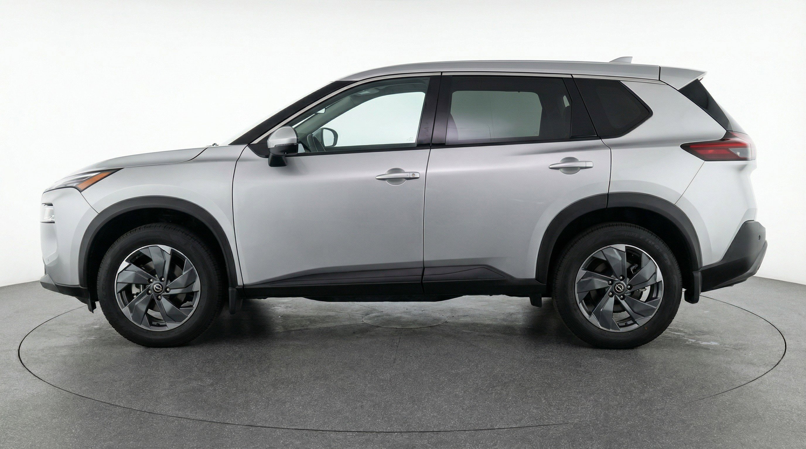 Used 2025 Nissan Rogue SV image 5