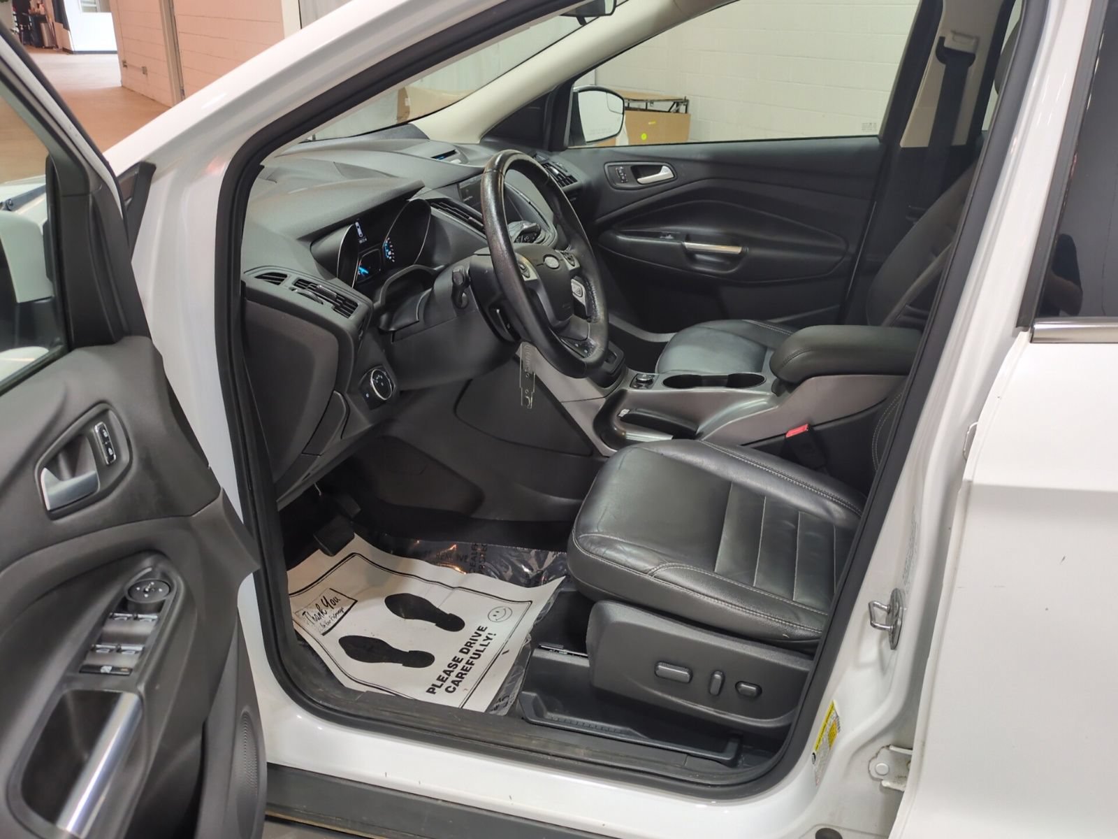 Used 2015 Ford Escape SE w/ Equipment Group 201A FWD image 18