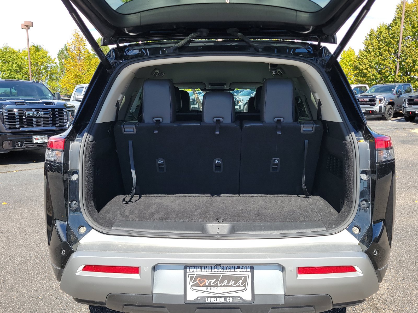 Used 2023 Nissan Pathfinder SL AWD/4WD image 13