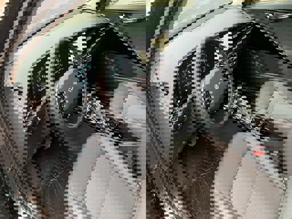 Used 2025 Kia Niro EX image 19