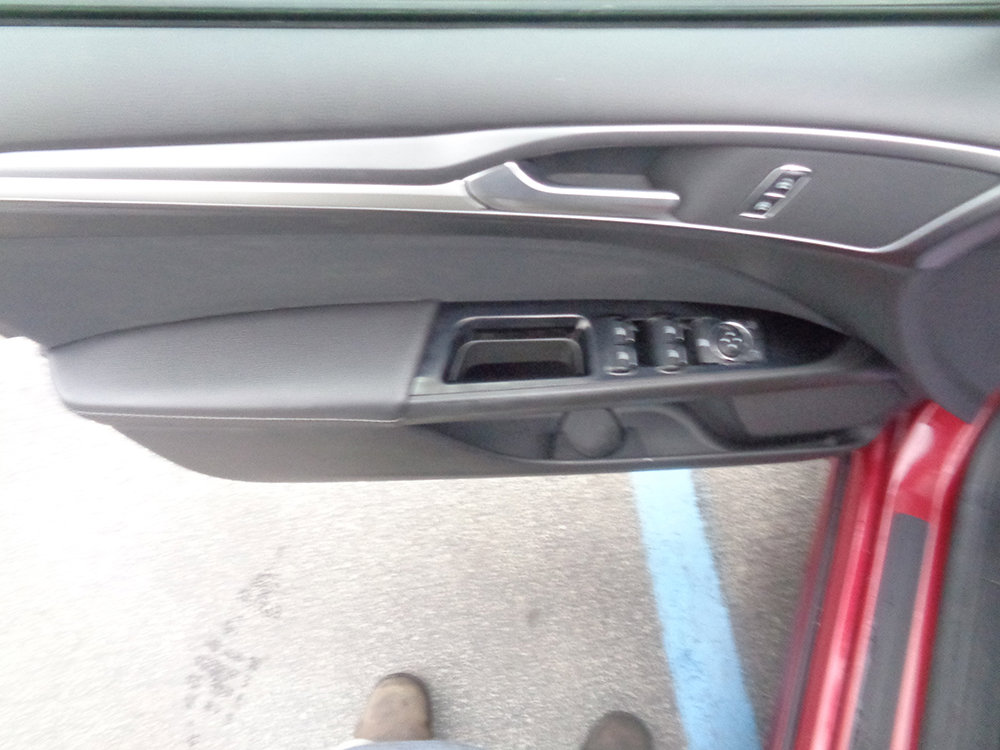 Used 2016 Ford Fusion SE FWD image 14