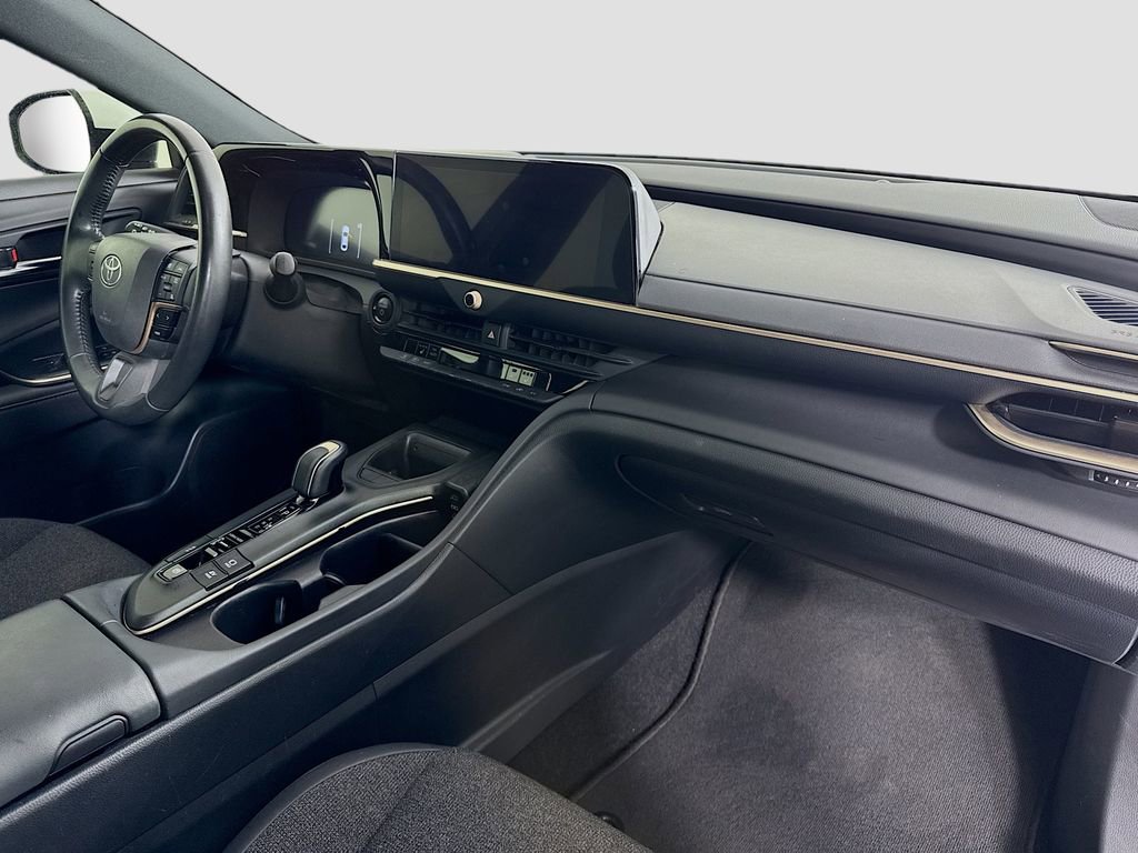 Used 2023 Toyota Crown XLE image 31