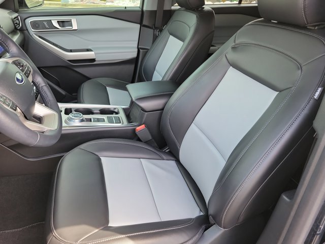 Used 2023 Ford Explorer XLT w/ Equipment Group 202A RWD image 13