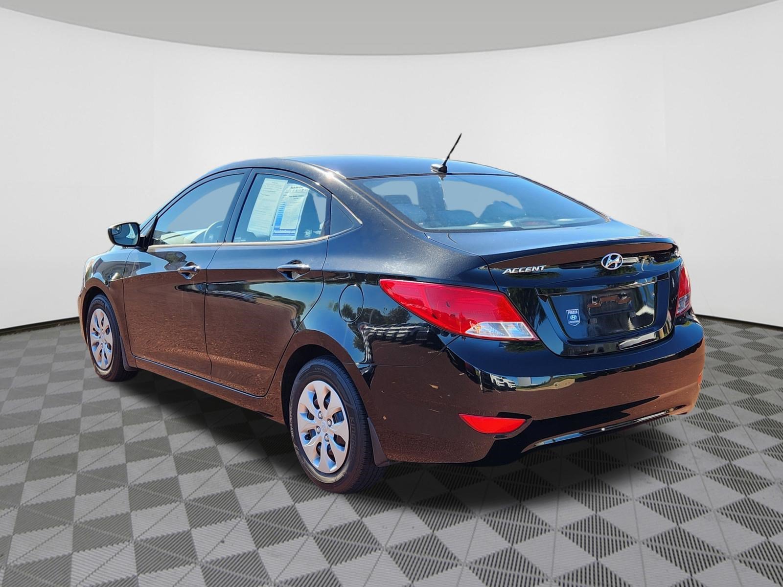 Used 2015 Hyundai Accent GLS w/ Option Group 02 FWD image 3